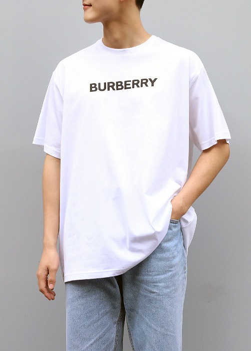 버버리 로고 피린팅 남성 화이트 티셔츠 8055309 A1464 (WH)